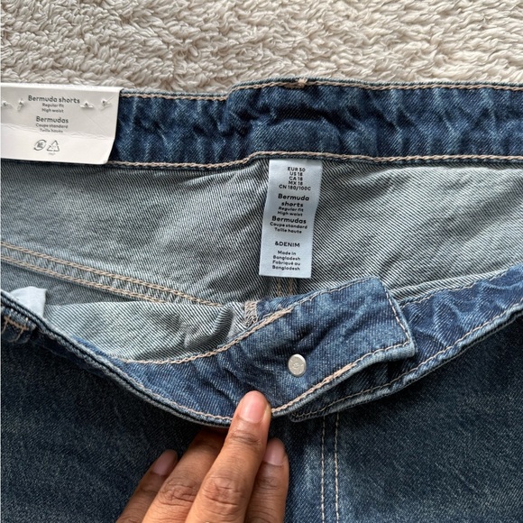 H&M Blue Jean Shorts with Raw Hem - Picture 5 of 8